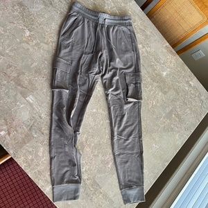 NWOT ALO Yoga Cargo Jogger Pants Taupe Grey Small